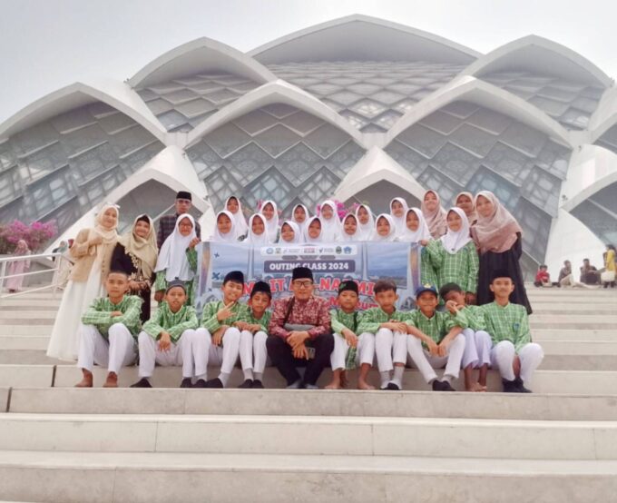 Menjelajah Ilmu dan Iman: Outdoor Learning ke Masjid Al Jabbar Bandung