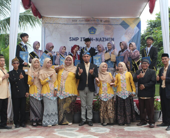 Tasyakuran Kenaikan Kelas 7, 8 dan Pelepasan Siswa Kelas 9 SMP IT An-Nazmin: Mengukir Prestasi dalam English Club, Informatika, dan Tahfidzul Qur’an Juz 30